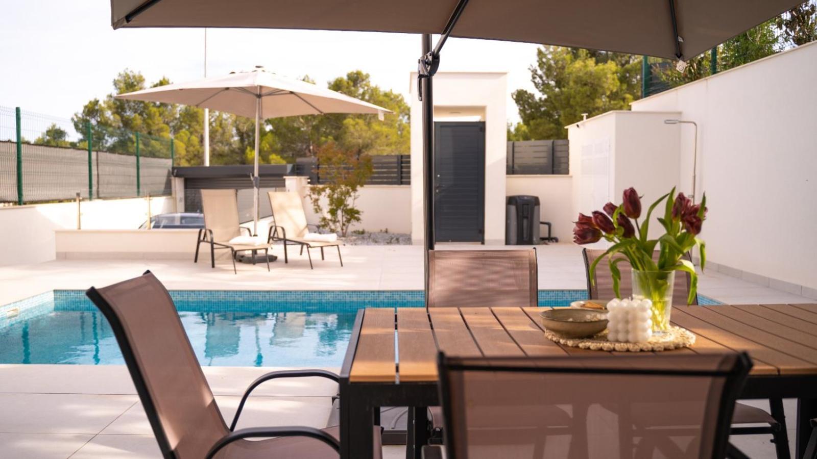 Amberes Apartment, A Stylish Villa'S Independent Downstairs Apartment With Private Swimming Pool And Terrace Polop Exterior foto